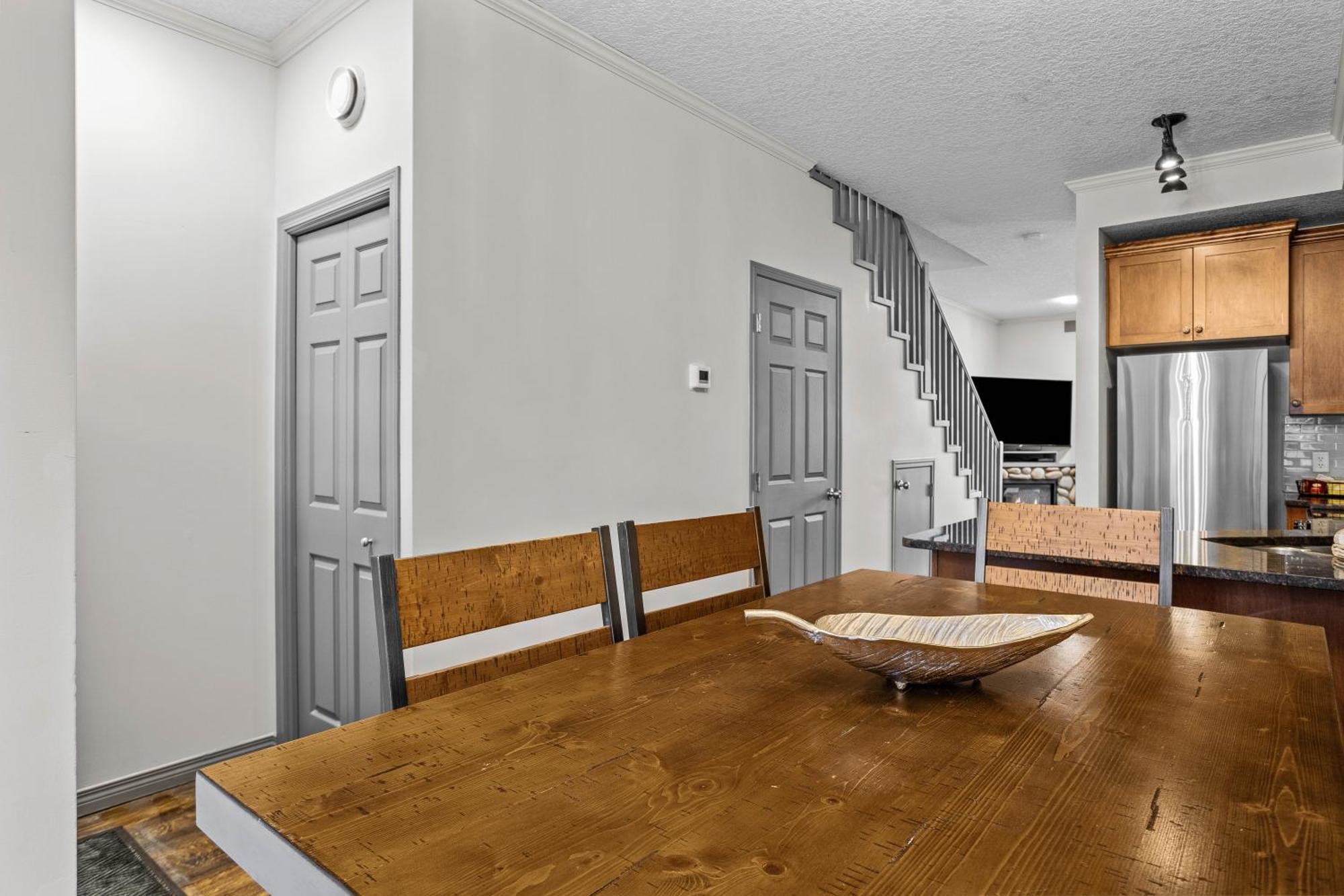 Mystic Pool & Hot Tub Hosted By Little Sister Getaways Apartment Canmore Exterior photo