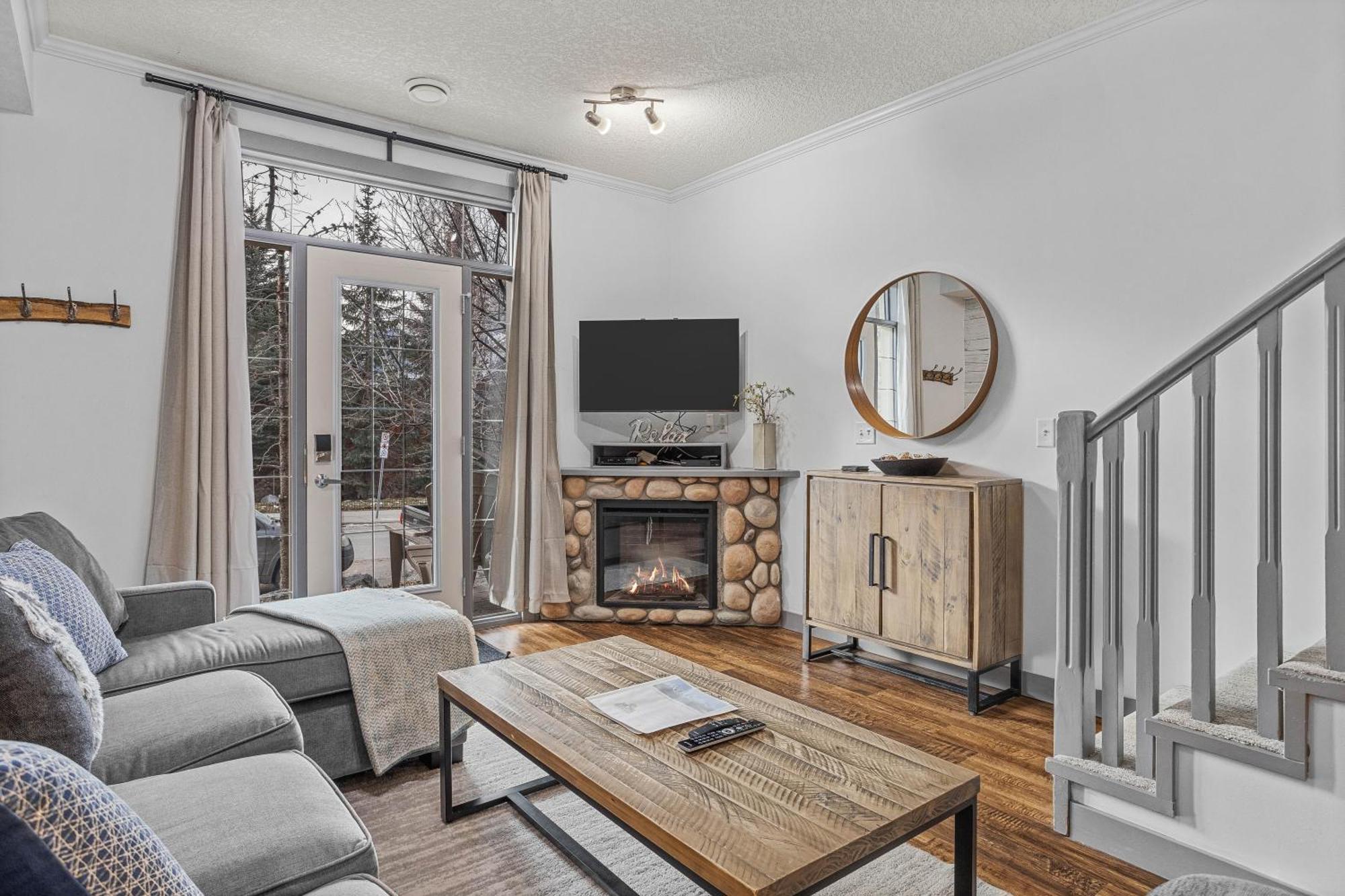 Mystic Pool & Hot Tub Hosted By Little Sister Getaways Apartment Canmore Exterior photo