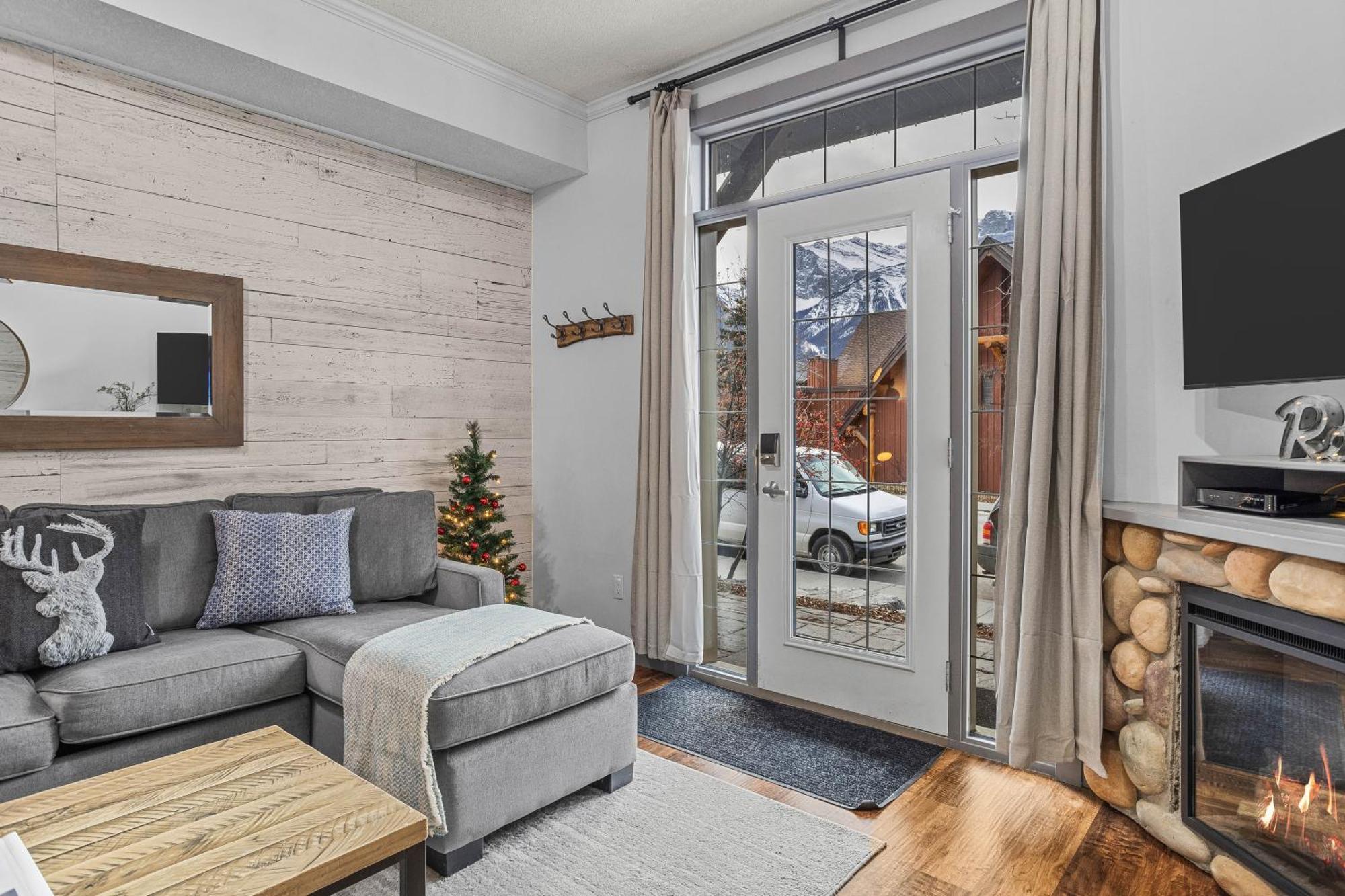 Mystic Pool & Hot Tub Hosted By Little Sister Getaways Apartment Canmore Exterior photo
