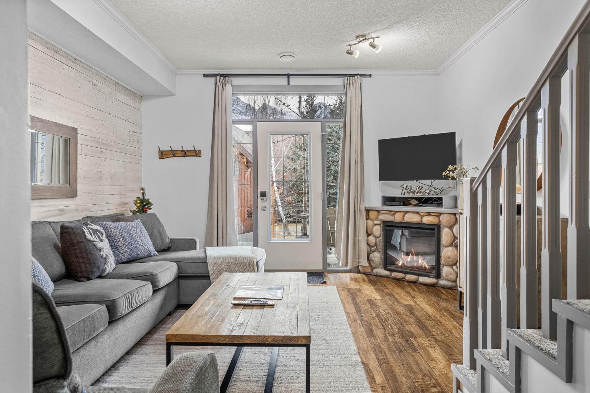 Mystic Pool & Hot Tub Hosted By Little Sister Getaways Apartment Canmore Exterior photo