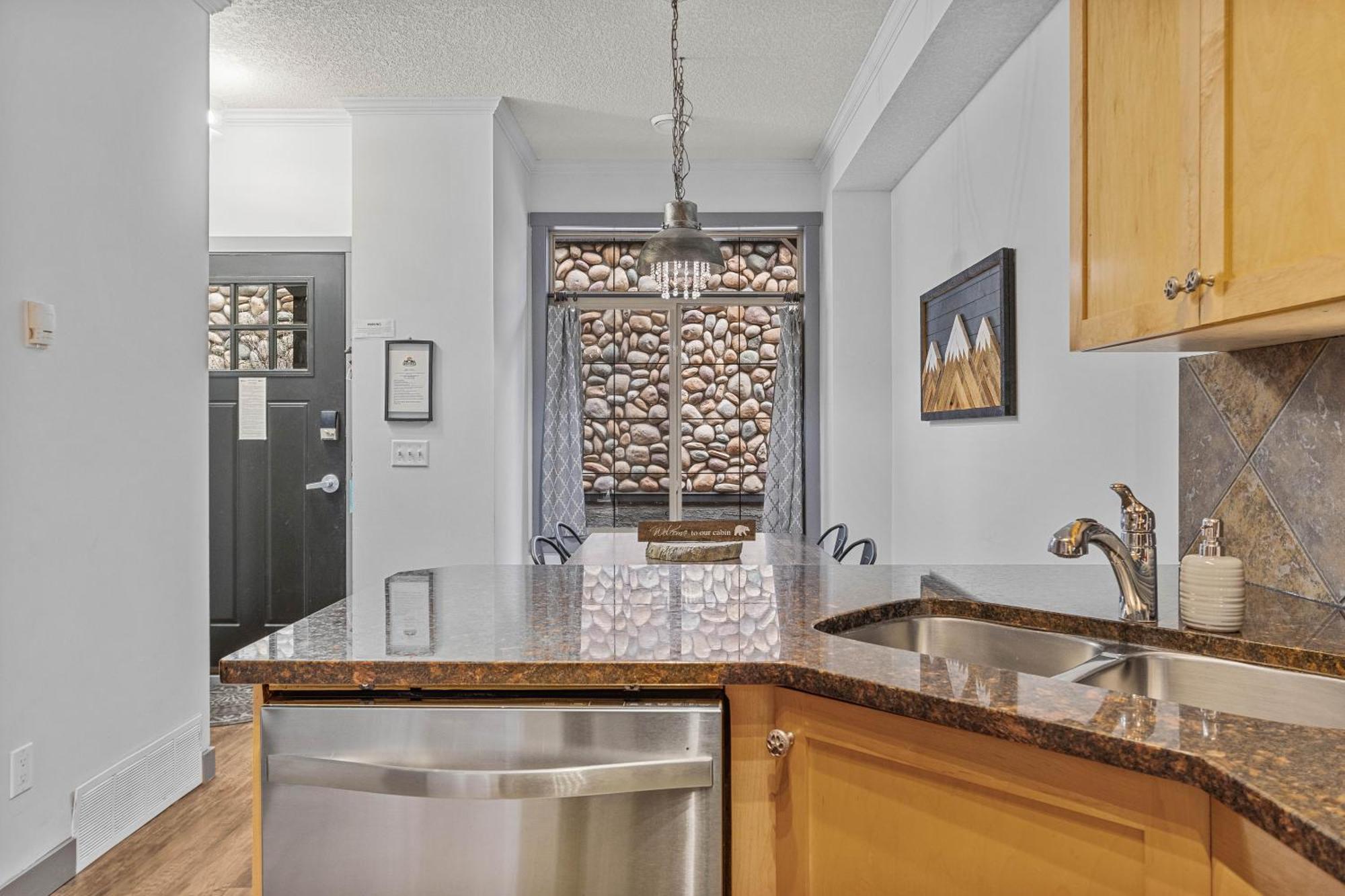 Mystic Pool & Hot Tub Hosted By Little Sister Getaways Apartment Canmore Exterior photo