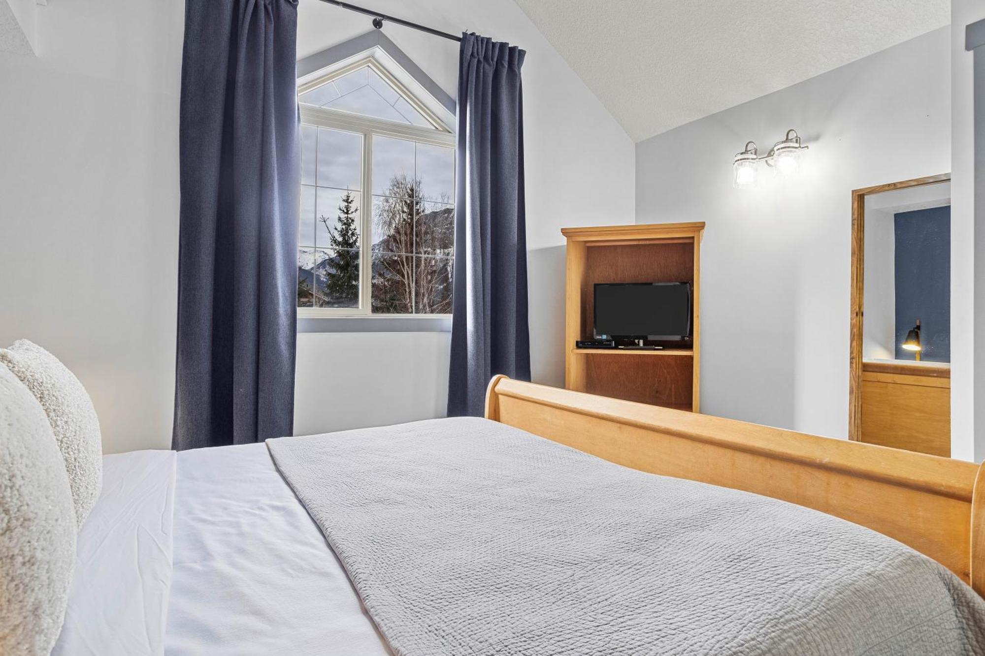 Mystic Pool & Hot Tub Hosted By Little Sister Getaways Apartment Canmore Exterior photo